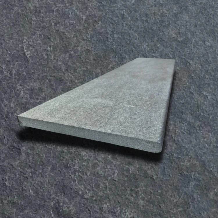 Stopnica Płomieniowana G690 Bazalt polerowana bullnose 160x40x3 cm