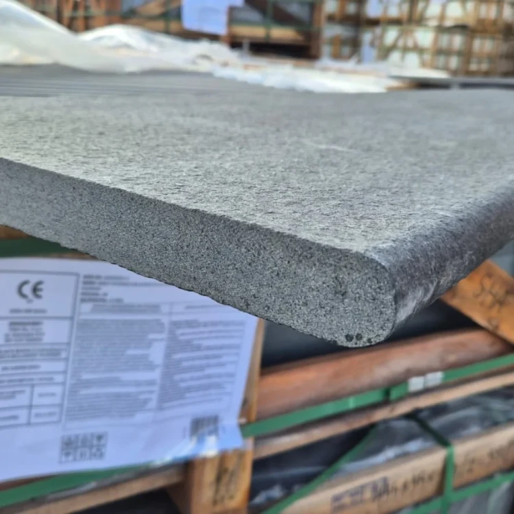 Stopnica Płomieniowana G690 Bazalt polerowana bullnose 160x40x3 cm