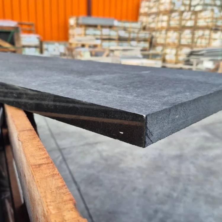 Stopnica Płomieniowana G690 Bazalt polerowana bullnose 160x40x3 cm